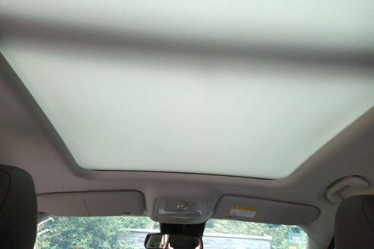 Used Roewe RX8 2018 30T Smart Connectivity Two-Wheel Drive Supreme Edition
