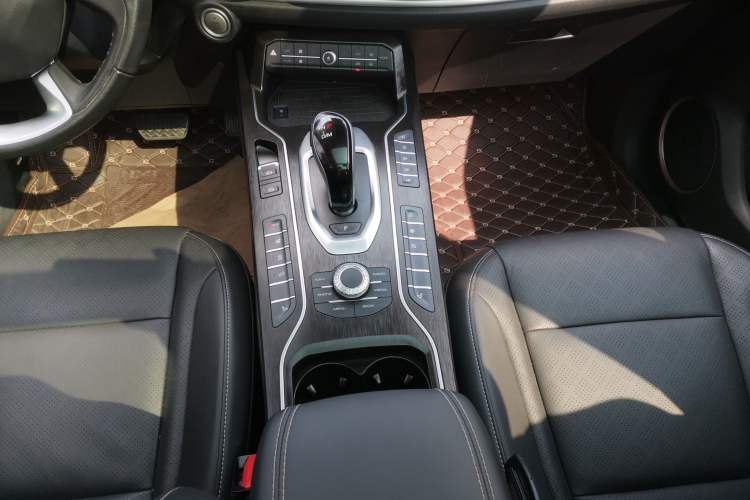 Used Wey VV6 2020 2.0T Four-Wheel Drive Zhiyu+