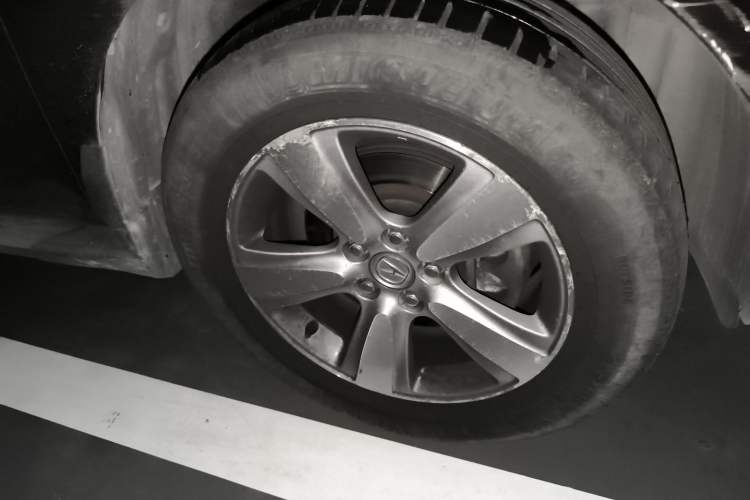 Used Acura MDX 2010 3.7 Comfort Edition Right Front Wheel Hub