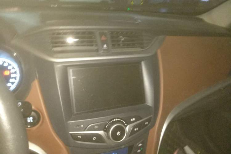 Used BYD G5 2014 1.5TID Automatic Prestige Model

