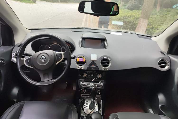 Used Renault Koleos 2015 2.5L 4x4 Comfort Edition