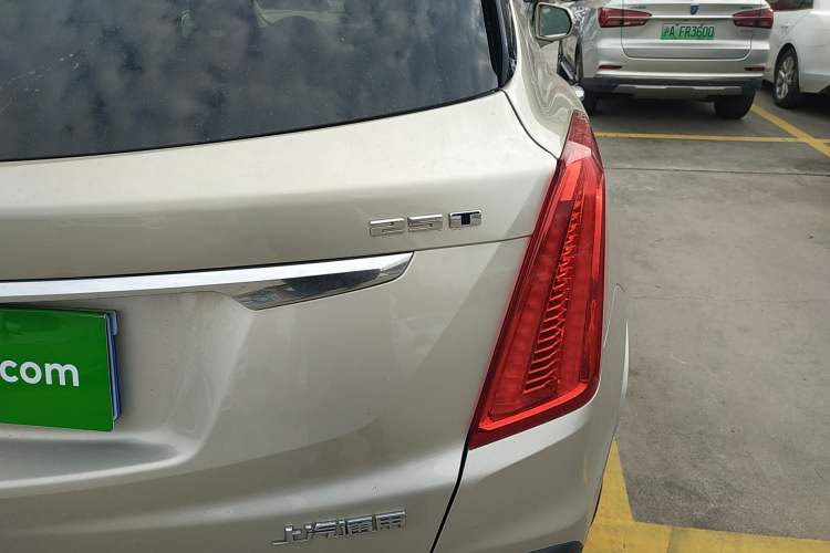 Used Cadillac XT5 2016 25T Luxury Model
