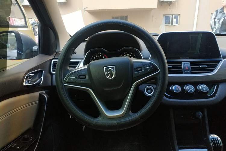 Used Baojun 310W 2017 1.5L Manual Luxury Edition China V
