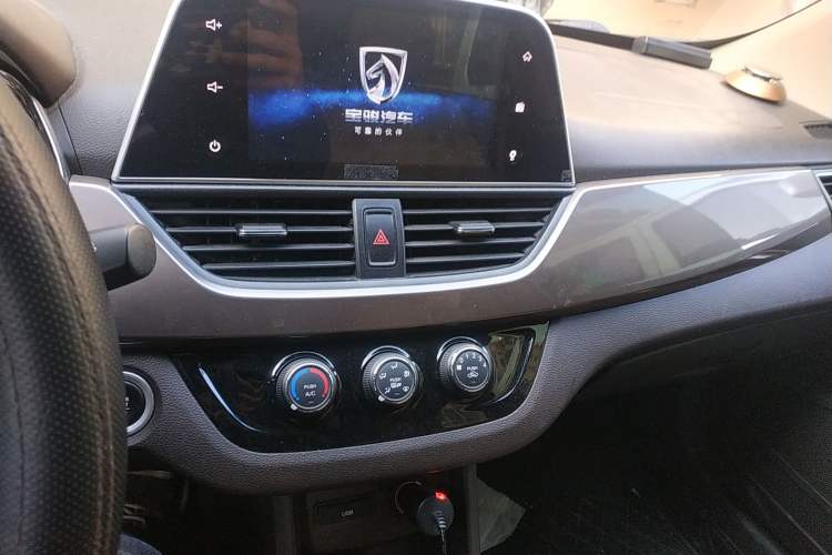 Used Baojun 310W 2017 1.5L Manual Luxury Edition China V
