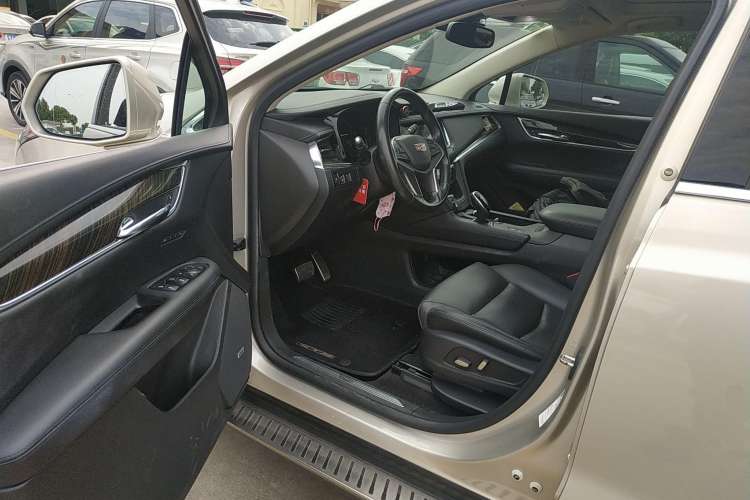 Used Cadillac XT5 2016 25T Luxury Model
