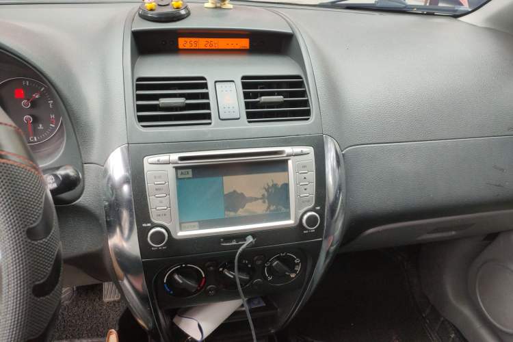 Used Suzuki SX4 2010 Hatchback 1.6L Automatic Champion Limited Edition Audio And AC Panel