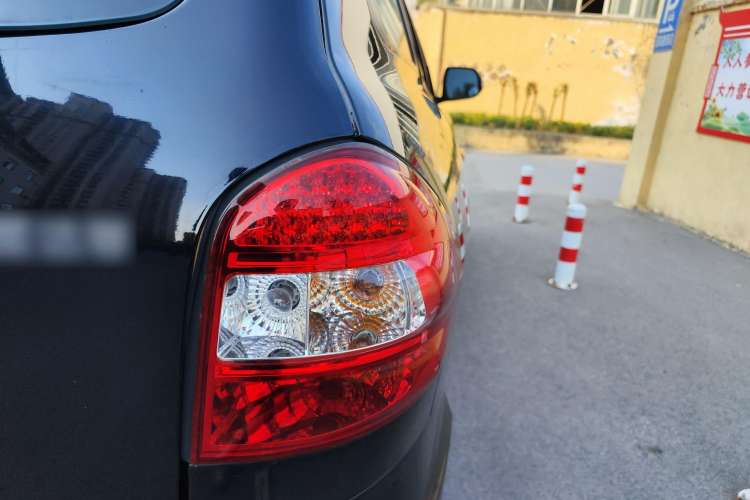 Used Huatai Santa Fe Classic 2012 2.0T Diesel Manual Two-Wheel Drive Hurricane Version
