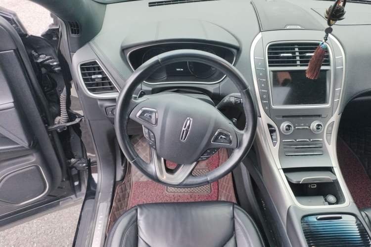 Used Lincoln MKX 2017 2.0T Two-Wheel Drive Deluxe Edition