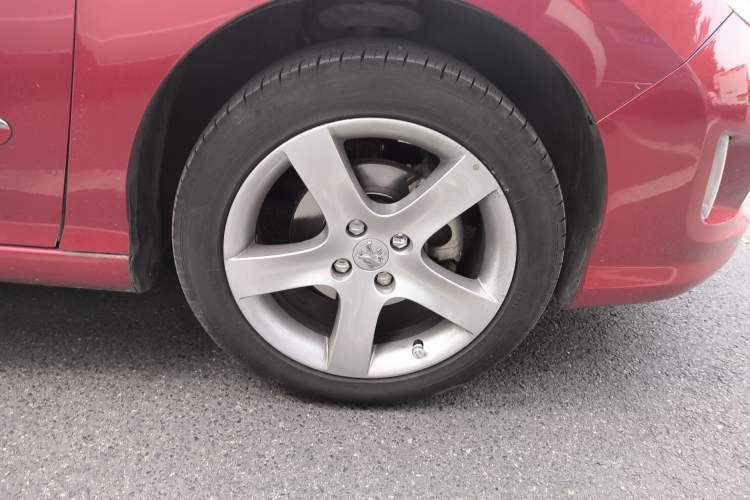 Used Peugeot 408 2011 2.0L Manual Luxury Edition
