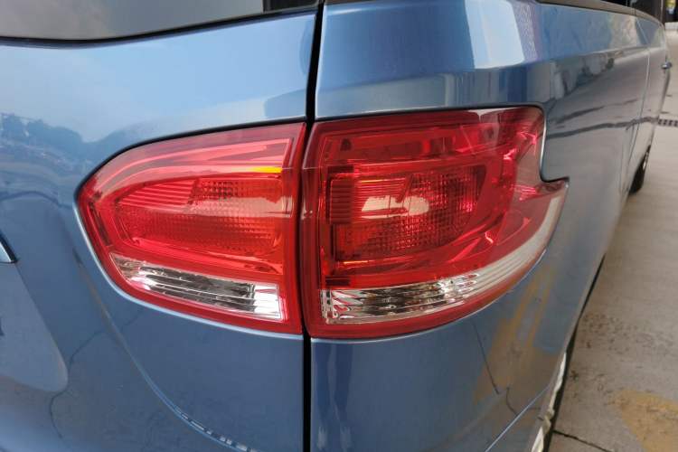 Used SAIC MAXUS G10 2016 2.0T Automatic Elite Edition
