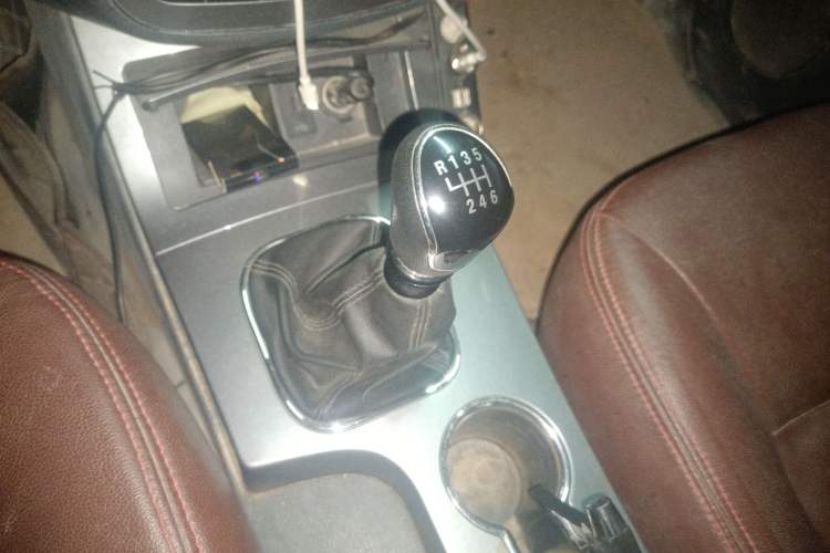 Used JAC T6 2018 2.0T Diesel China V Standard Four-Wheel Drive Luxury Version with Extended Wheelbase HFC4DB2-1D1