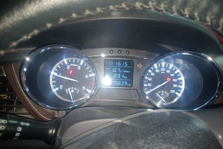 Used JAC T6 2018 2.0T Diesel China V Standard Four-Wheel Drive Luxury Version with Extended Wheelbase HFC4DB2-1D1