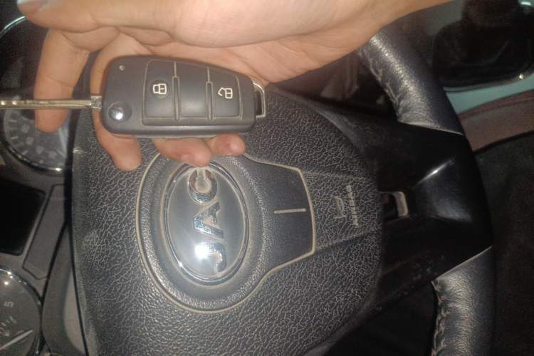 Used JAC T6 2018 2.0T Diesel China V Standard Four-Wheel Drive Luxury Version with Extended Wheelbase HFC4DB2-1D1