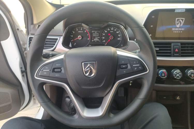 Used Baojun 310W 2017 1.5L Manual Fashion Edition China VI
