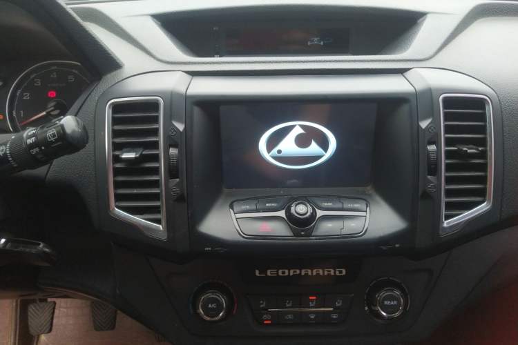 Used Leopaard Q6 2015 2.4L Manual 4x4 Excellence Edition Audio And AC Panel