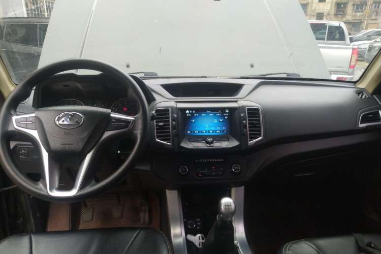 Used Leopaard Q6 2015 2.4L Manual 4x4 Excellence Edition Center Console