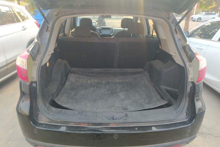 Used Venucia T70 2015 2.0L CVT Smart Choice Edition
