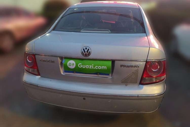 Used Volkswagen Passat 2009 2.0L MFI Manual Luxury Edition
