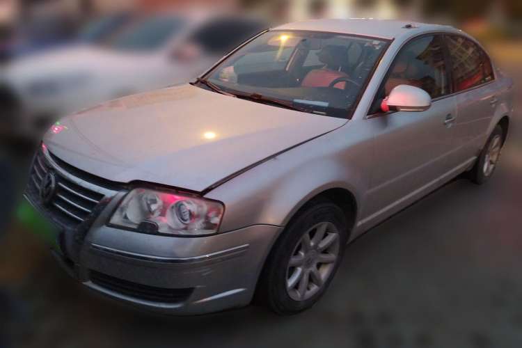 Used Volkswagen Passat 2009 2.0L MFI Manual Luxury Edition