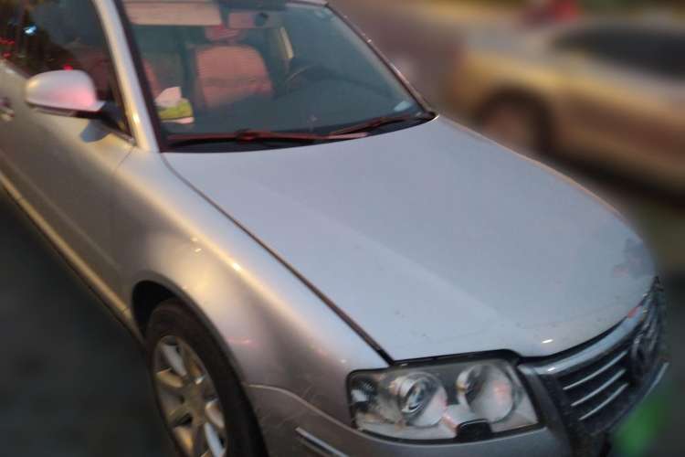 Used Volkswagen Passat 2009 2.0L MFI Manual Luxury Edition
