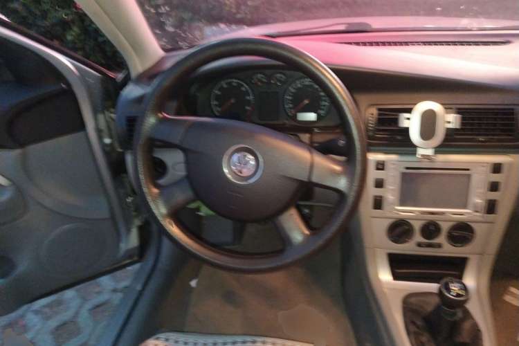 Used Volkswagen Passat 2009 2.0L MFI Manual Luxury Edition
