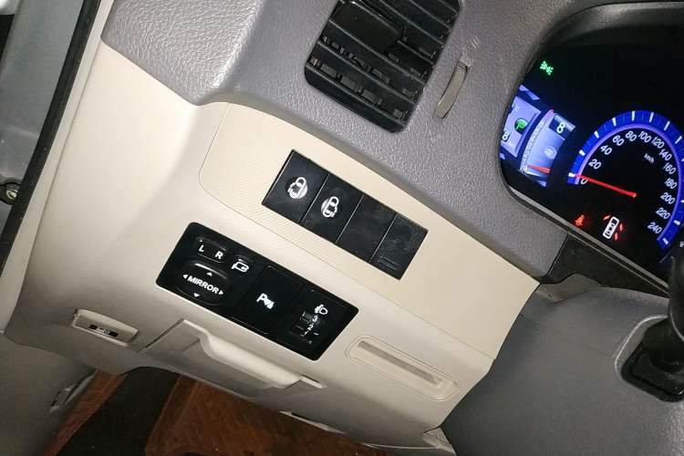 Used BYD M6 2013 2.4L Automatic Luxury Model
