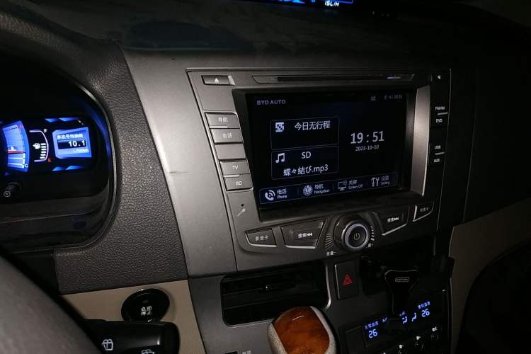 Used BYD M6 2013 2.4L Automatic Luxury Model
