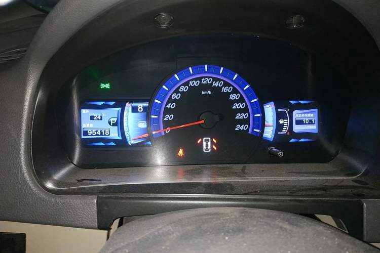 Used BYD M6 2013 2.4L Automatic Luxury Model
