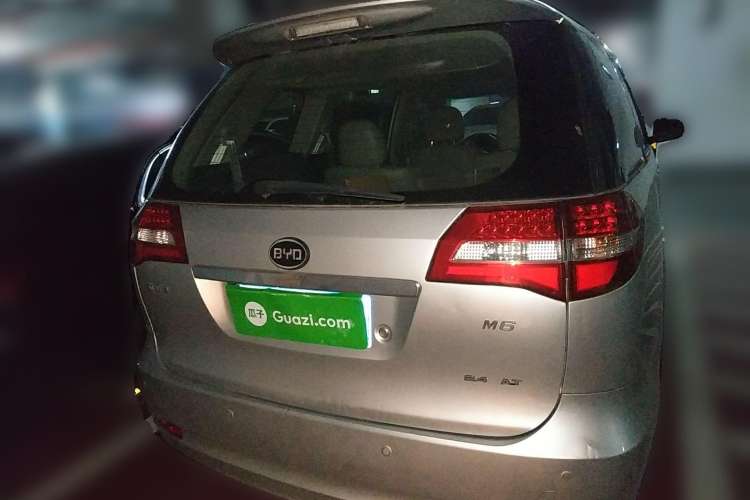 Used BYD M6 2013 2.4L Automatic Luxury Model
