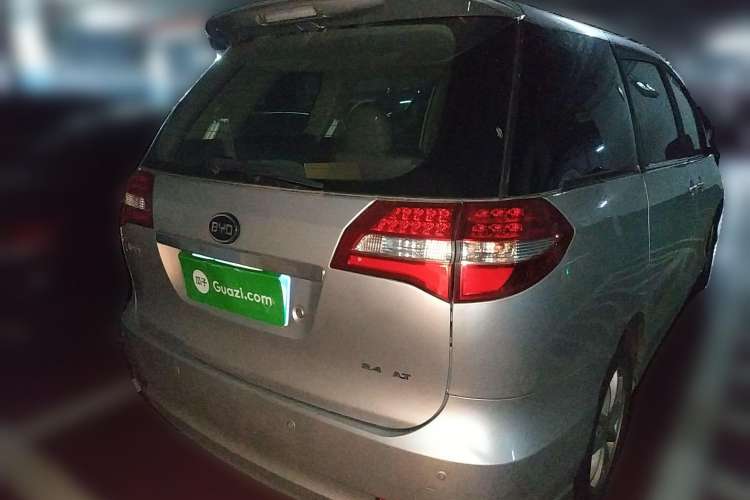 Used BYD M6 2013 2.4L Automatic Luxury Model
