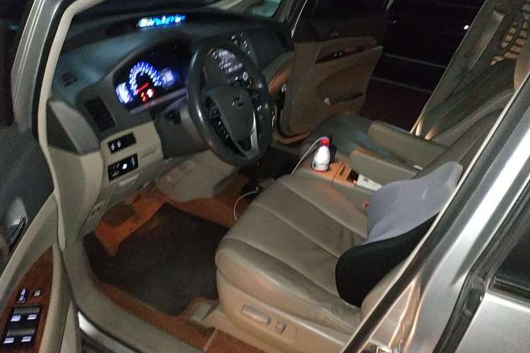 Used BYD M6 2013 2.4L Automatic Luxury Model
