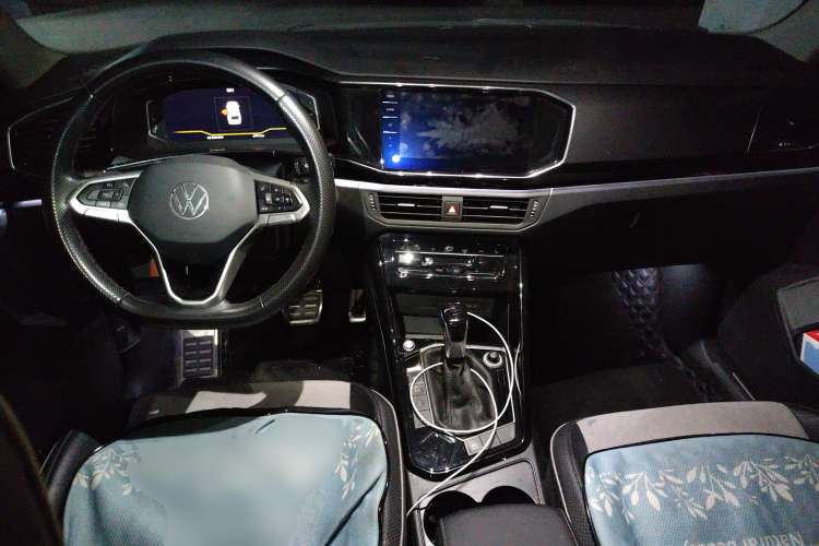 Used Volkswagen Tayron X 2020 330TSI Two-Wheel Drive Luxury Smart Connectivity Version Center Console