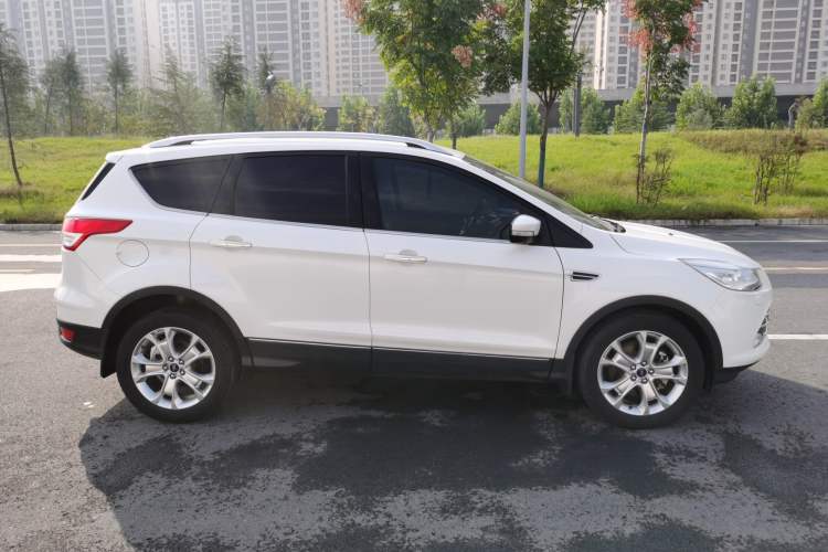 Used Ford Kuga 2015 2.0L GTDi Four-Wheel-Drive Sport Model

