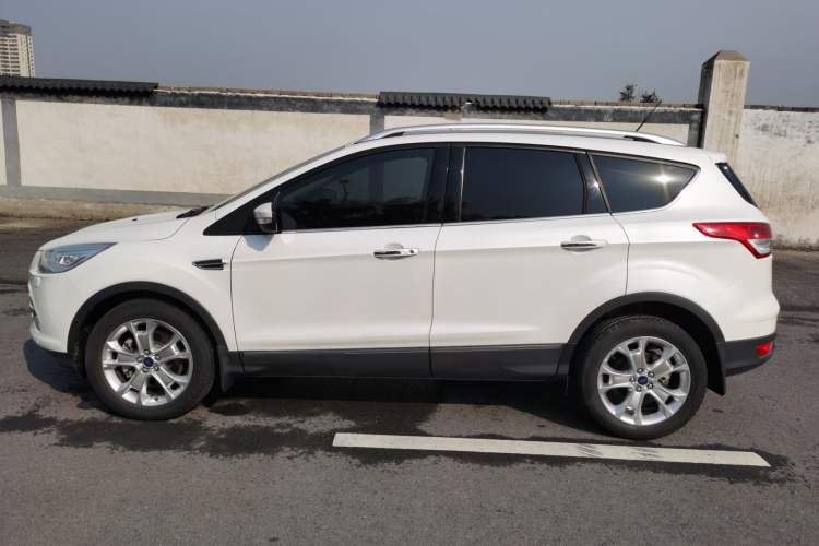 Used Ford Kuga 2015 2.0L GTDi Four-Wheel-Drive Sport Model
