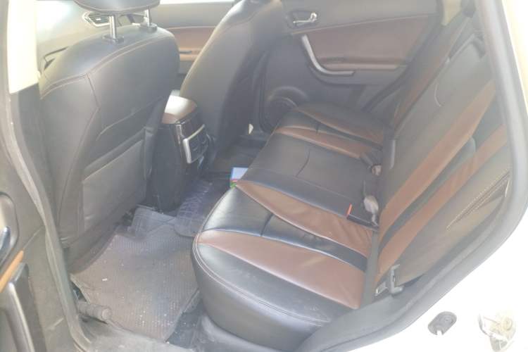 Used GAC Trumpchi GS5 Super 2016 1.8T Automatic Two-Wheel Drive Anniversary Edition Left Rear Seat