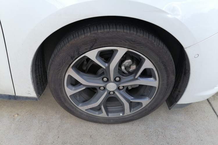 Used Buick VELITE 5 2017 Stylish Extended-Range Model