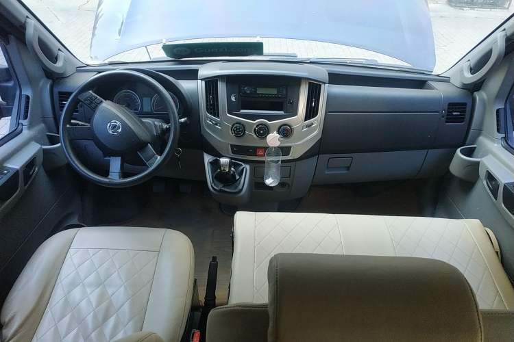 Used Dongfeng Yufeng 2016 2.5T Lingyun Edition Yulibao Long Wheelbase High-Roof National V ZD25
