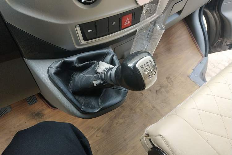 Used Dongfeng Yufeng 2016 2.5T Lingyun Edition Yulibao Long Wheelbase High-Roof National V ZD25
