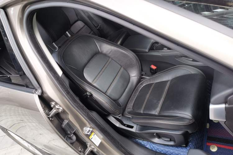 Used Jaguar F-PACE 2016 2.0T Two-Wheel Drive Urban Luxury Edition
