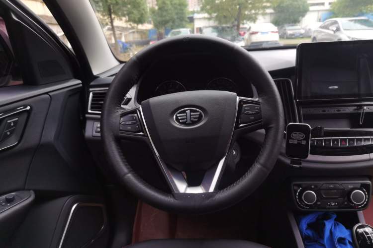 Used FAW Senya R7 2016 1.6L Manual Smart Version