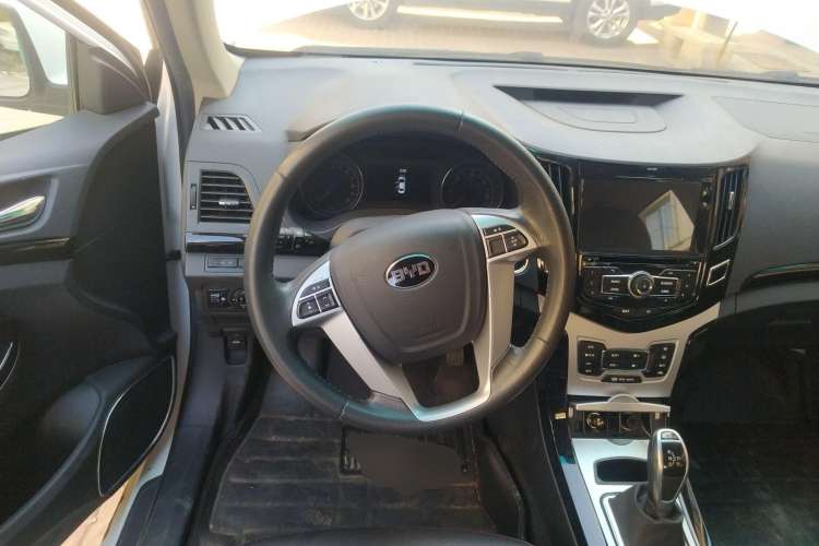 Used BYD e5 2016 300 Luxury Edition