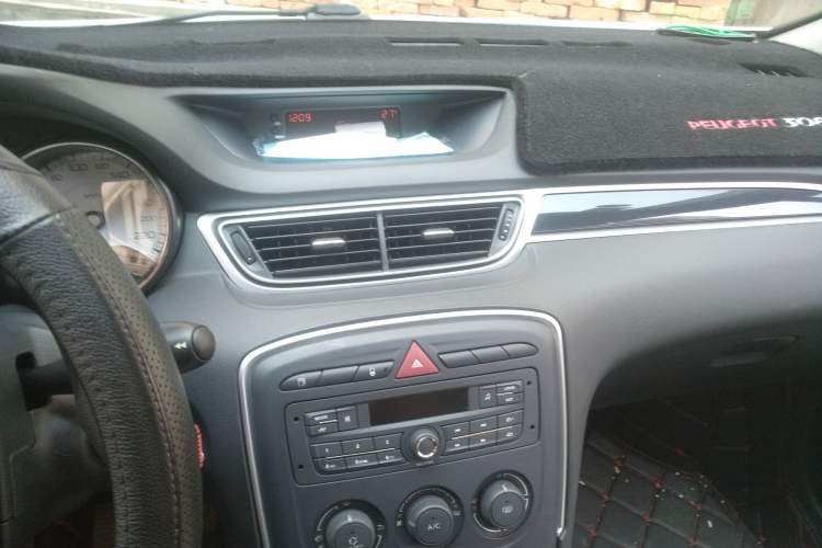 Used Peugeot 308 2014 Enjoy Edition Classic 1.6L Manual YouShang Model Audio And AC Panel