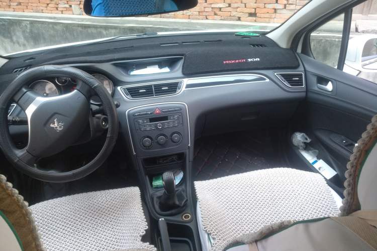 Used Peugeot 308 2014 Enjoy Edition Classic 1.6L Manual YouShang Model Center Console