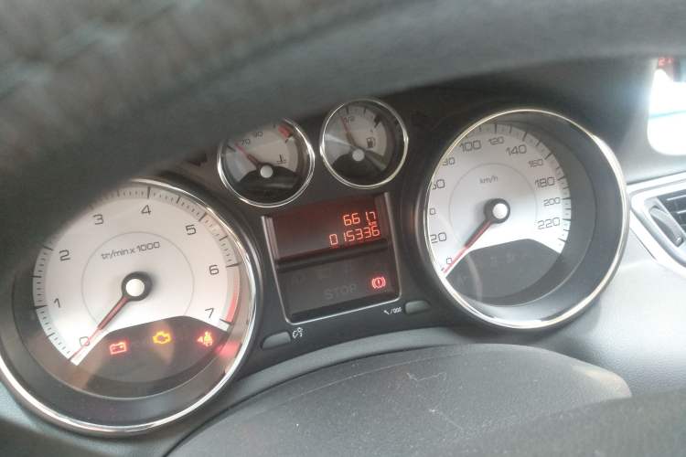 Used Peugeot 308 2014 Enjoy Edition Classic 1.6L Manual YouShang Model Odometer Close Up