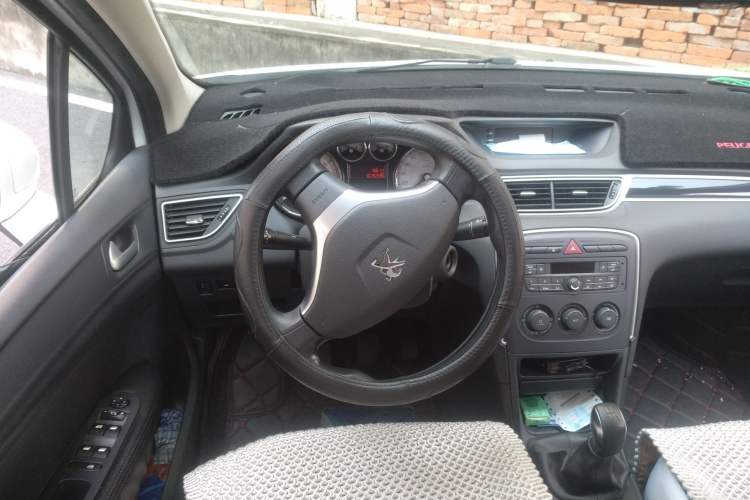 Used Peugeot 308 2014 Enjoy Edition Classic 1.6L Manual YouShang Model Steering Wheel