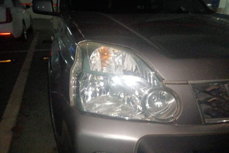 Used Nissan X-Trail 2010 2.5L CVT Luxury Edition 4WD Right Front Headlight