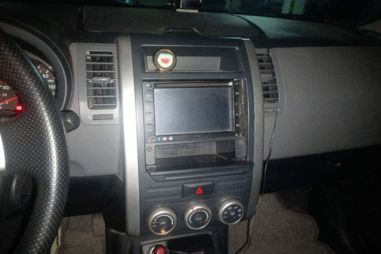 Used Nissan X-Trail 2010 2.5L CVT Luxury Edition 4WD Audio And AC Panel