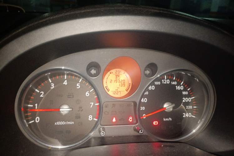 Used Nissan X-Trail 2010 2.5L CVT Luxury Edition 4WD Odometer Close Up