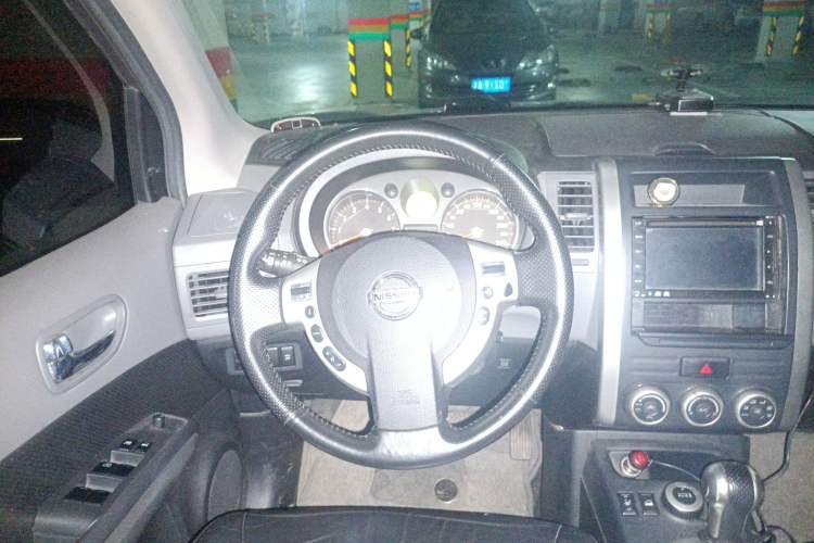 Used Nissan X-Trail 2010 2.5L CVT Luxury Edition 4WD Steering Wheel