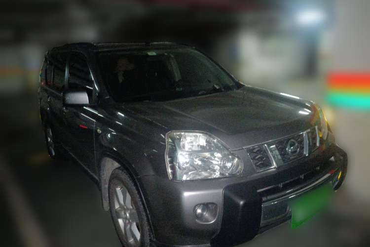 Used Nissan X-Trail 2010 2.5L CVT Luxury Edition 4WD Front Right 45 Deg